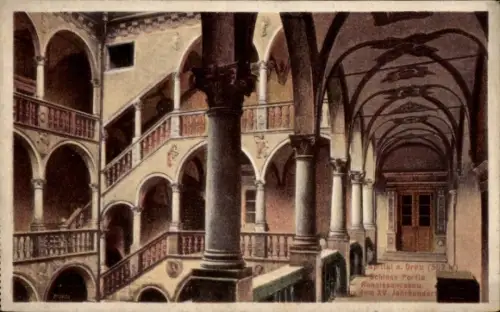 Ak Spittal an der Drau Kärnten, Innenhof mit mehrstöckigen Arkaden, Treppen, Säulen, gewölbter Ga