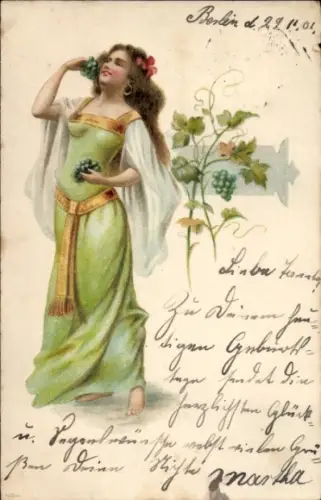 Ak Frau in grünem Kleid, Weintrauben