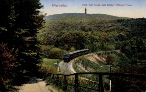Ak Wiesbaden in Hessen, Weg zum Kaiser-Wilhelm-Turm, Eisenbahn