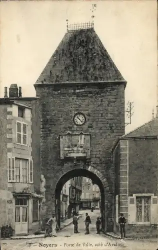 Ak Noyers sur Serein Yonne,  Porte de Ville, côté d'Avallen
