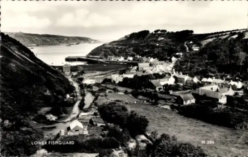 Ak Lower Fishguard Pembrokeshire Wales, Gesamtansicht
