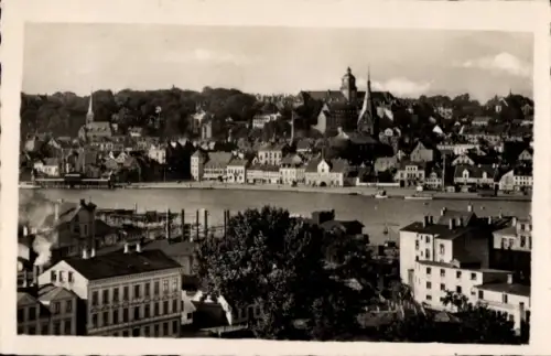 Ak Flensburg in Schleswig Holstein,  Hafenfront, Stadtsilhouette, Kirchen
