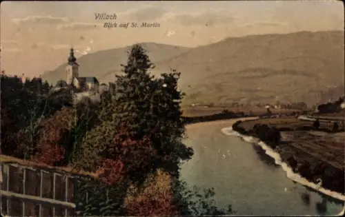 Ak Villach in Kärnten,  Blick auf St. Martin, Fluss, Berge, Bäume