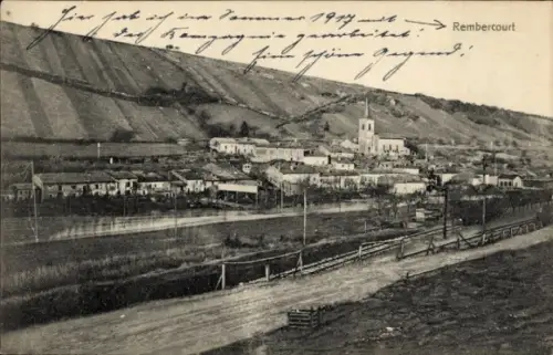 Ak Rembercourt sur Mad Lothringen Meurthe et Moselle,  Dorfansicht, Kirche, Rebenhänge, Flussufer