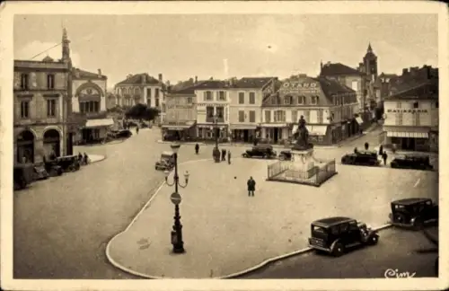 Ak Cognac Charente,  Place François Ier, Statue, Gebäude mit OTARD-Schild