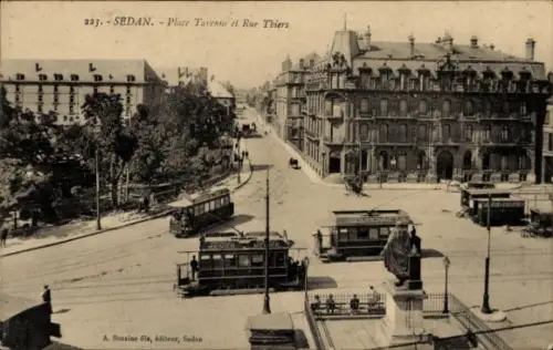 Ak Sedan Ardennes,  Place Turenne, Rue Thiers, Straßenbahnen, Statue, A. Suzaine fils