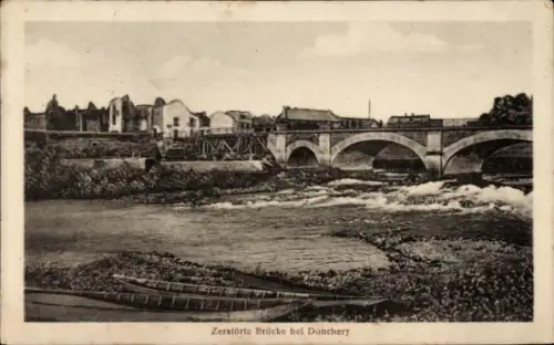 Ak Donchery Ardennes, Zerstörte Brücke bei  Fluss, Boot, zerstörte Häuser