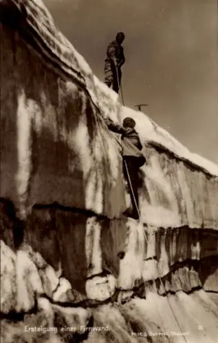 Ak Bergsteigen, Zwei Bergsteiger erklettern e. Firnwand