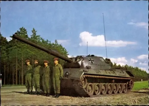 Ak Bundeswehr, Blick zum Standardpanzer, Soldaten