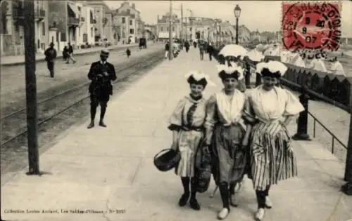 Ak Les Sables d'Olonne Vendée, Nos Sablaises sur le Remblai