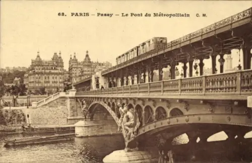 Ak Paris XVI Passy, Le Pont du Métropolitain, Passy, Zug auf Brücke,  Architektur