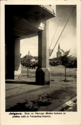 Ak Jelgava Mitau Lettland, Skats no Hercoga Jēkaba laukuma uz pilsētas valdi un Trisvienibas baznicu