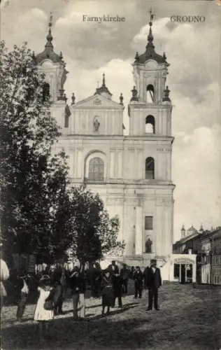 Ak Grodno Weißrussland,Blick auf Farnykirche,Bäume