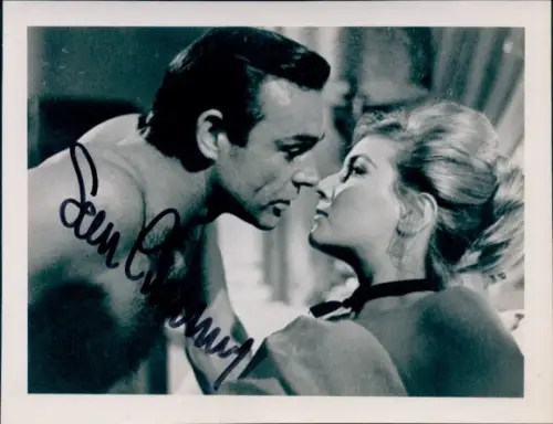 Foto Filmszene Liebesgrüße aus Moskau, Daniela Bianchi, Sean Connery, James Bond, Autogramm