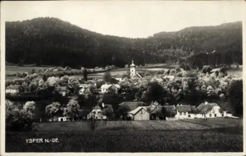 Ak Ysper Niederosterreich, Kirchturm, Wohnhäuser und Bauernhöfe, Bäume/Obstbäume, Ackerfeld vorne