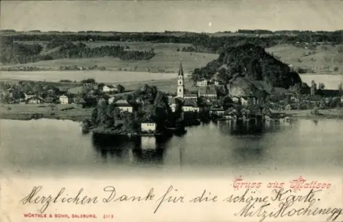 Ak Mattsee in Salzburg, See mit Insel, Bebauung auf Insel mit Kirchturm, Ufer mit Häusern, bewald