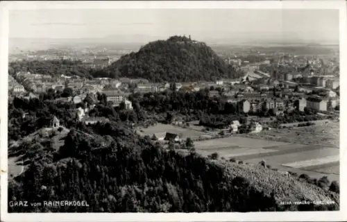 Ak Graz Steiermark, bewaldeter Kegelberg, Stadt mit Wohn- und Industriehäusern, Felder, Eisenbahn