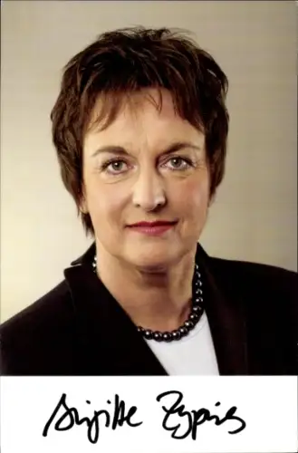 Foto Portrait Politikerin Brigitte Zypries, Bundesministerin der Justiz, Autogramm