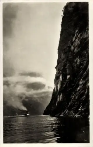 Ak Geirangerfjord Norwegen,  Steilfels am Fjord, Dampfschiff, Nr.36, M&S