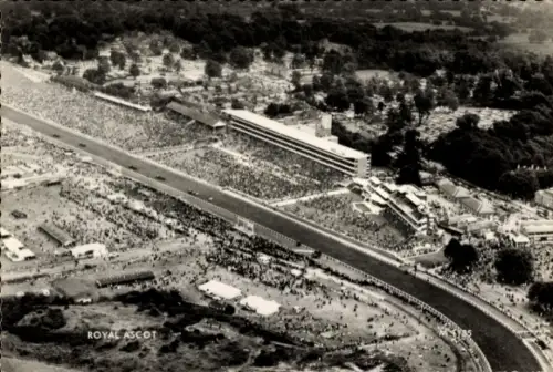 Ak Ascot Berkshire England, Royal Ascot Pferderennen, Pferderennbahn, Fliegeraufnahme