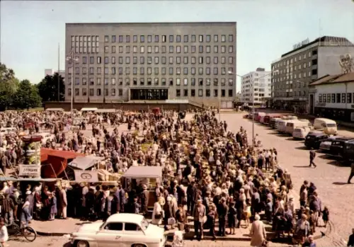 Ak Kotka Finnland,  Kauppatori (Marktplatz), Kaupungintalo (Rathaus), Marktstände