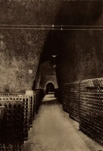 Ak Reims Marne, Enfilade de crayeres d'origine gallo romaine, Champagne Pommery & Greno