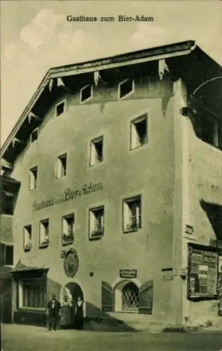 Ak Berchtesgaden in Oberbayern, Gasthaus zum Bier-Adam,  Ober-Bayern, Personen vor dem Gebäude