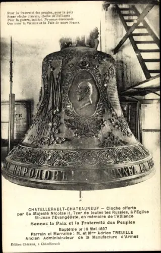 Ak Chatellereault Vienne, Cloche offerte par Sa Majeste Nicolas II