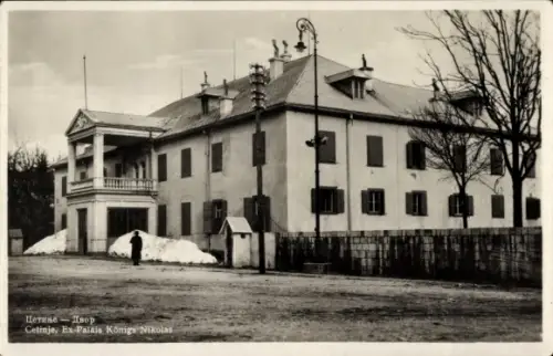 Ak Цетиње Cetinje Montenegro,  Ex-Palais Königs Nikolas, Schnee, Gebäude, Baum