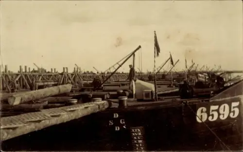 Foto Ak Smederevo Semendria Serbien, Brücke über die Donau, deutsche Schiffe, 1. WK