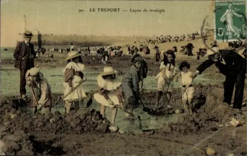 Ak Le Tréport Seine Maritime,  Leçon de stratégie, Strand mit Kindern, République Française 5c