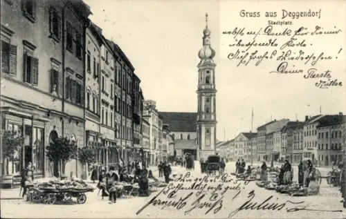 Ak Deggendorf an der Donau Niederbayern,  Stadtplatz, Kirchturm