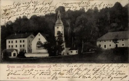 Ak Halbmeile Deggendorf im Bayerischen Wald Niederbayern,  Kirchturm, Ortsansicht mit Wohngebäude