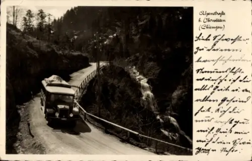 Ak Oberwössen Unterwössen Oberbayern, Bus in Fahrt auf der Alpenstraße
