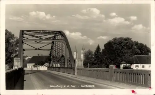 Ak Moosburg an der Isar,  Isarbrücke, Kirchtürme im Hintergrund