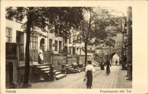Ak Gdańsk Danzig, Frauentor, Straßenpartie
