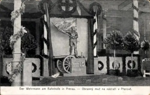 Ak Přerov Prerau Region Olmütz, Wehrmann am Bahnhof
