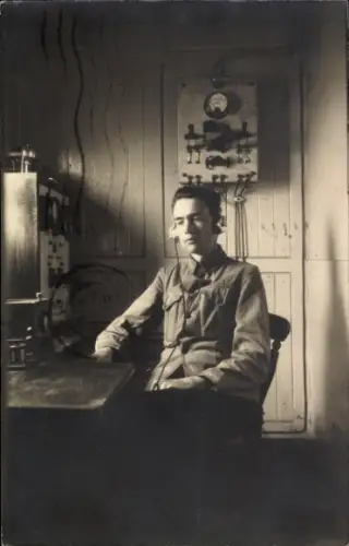 Foto Ak Frankreich, Funker, Kommunikationstechnik