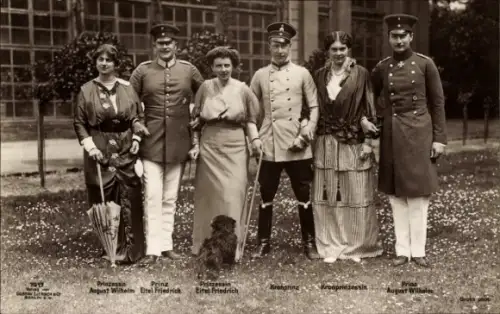 Ak Kronprinz Wilhelm v. Pr., Cecilie, August Wilh., Eitel Friedr., Alexandra Viktoria, Sophie Charl.