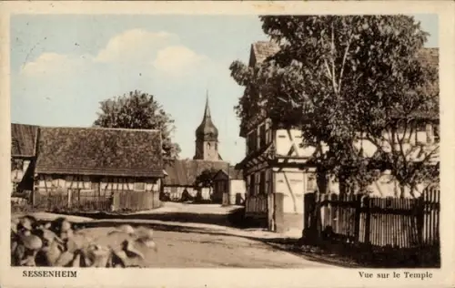 Ak Sessenheim Sesenheim Elsass Bas Rhin,  Kirche (Temple), Kirchturm, Straßenansicht