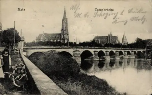 Ak Metz CPA 57,Blick auf die Totenbrücke,Kirche,Kinder