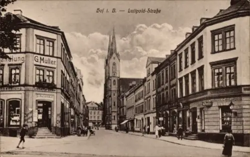 Ak Hof a.d. Saale Oberfranken Bayern, Luitpoldstraße, Kirche, Geschäftshaus G. Müller, Cafe Luitpold