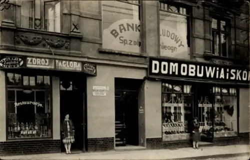 Foto Ak Warszawa Warschau?, Geschäfte, Restaurant, Emailleschild mit Wappen, Warschowa Polonia