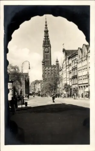 Foto Ak Gdańsk Danzig, Rathaus, Straßenansicht, Litfaßsäule
