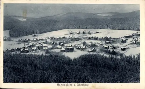 Ak Hahnenklee Bockswiese Goslar im Oberharz,  Dorfansicht, verschneite Häuser, Wald