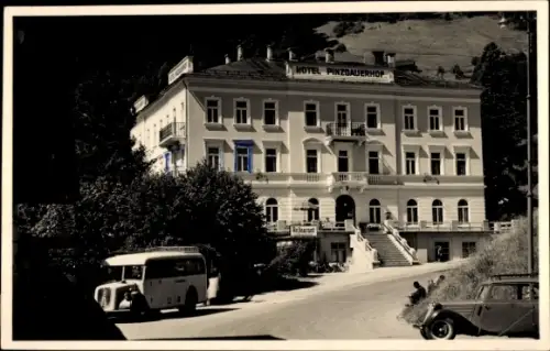 Ak Zell am See in Salzburg, Hotel Pinzgauerhof, Auto un Autobus