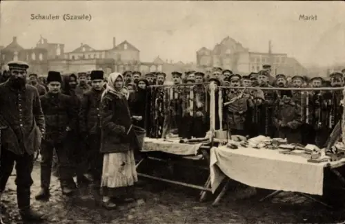 Ak Šiauliai Szawle Schaulen Litauen, Marktplatz, Soldaten, Marktstände, Einkäufe,  Szenerie