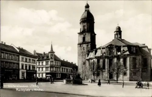 Ak Waltershausen in Thüringen, Marktplatz, Kirche, Passanten