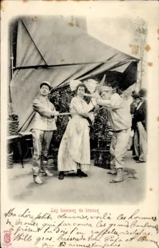 Ak Paris, Les hommes de bronze