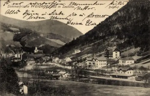 Ak Waldegg in Niederösterreich, Flussufer mit Häusern, Bahnhof/Gleise, Kirche im Tal, mehrstöckig